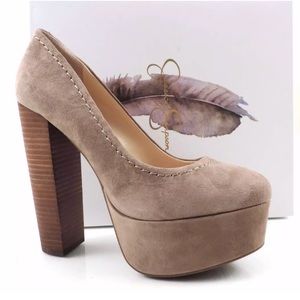 Platform pump heels
